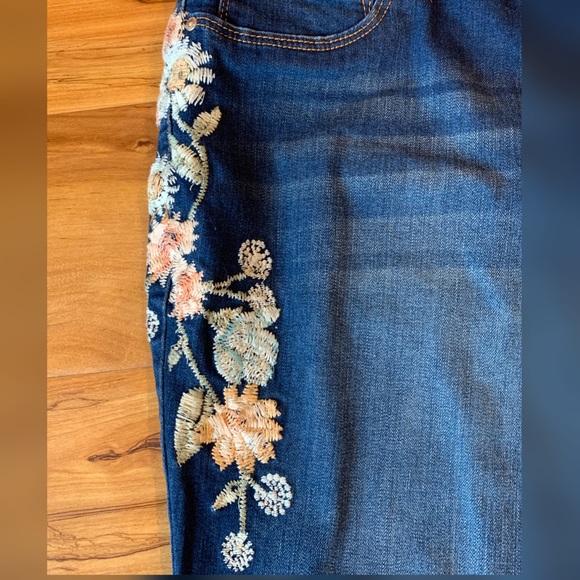 Jessica Simpson Kiss Me Super Skinny Jeans - Picture 3 of 7